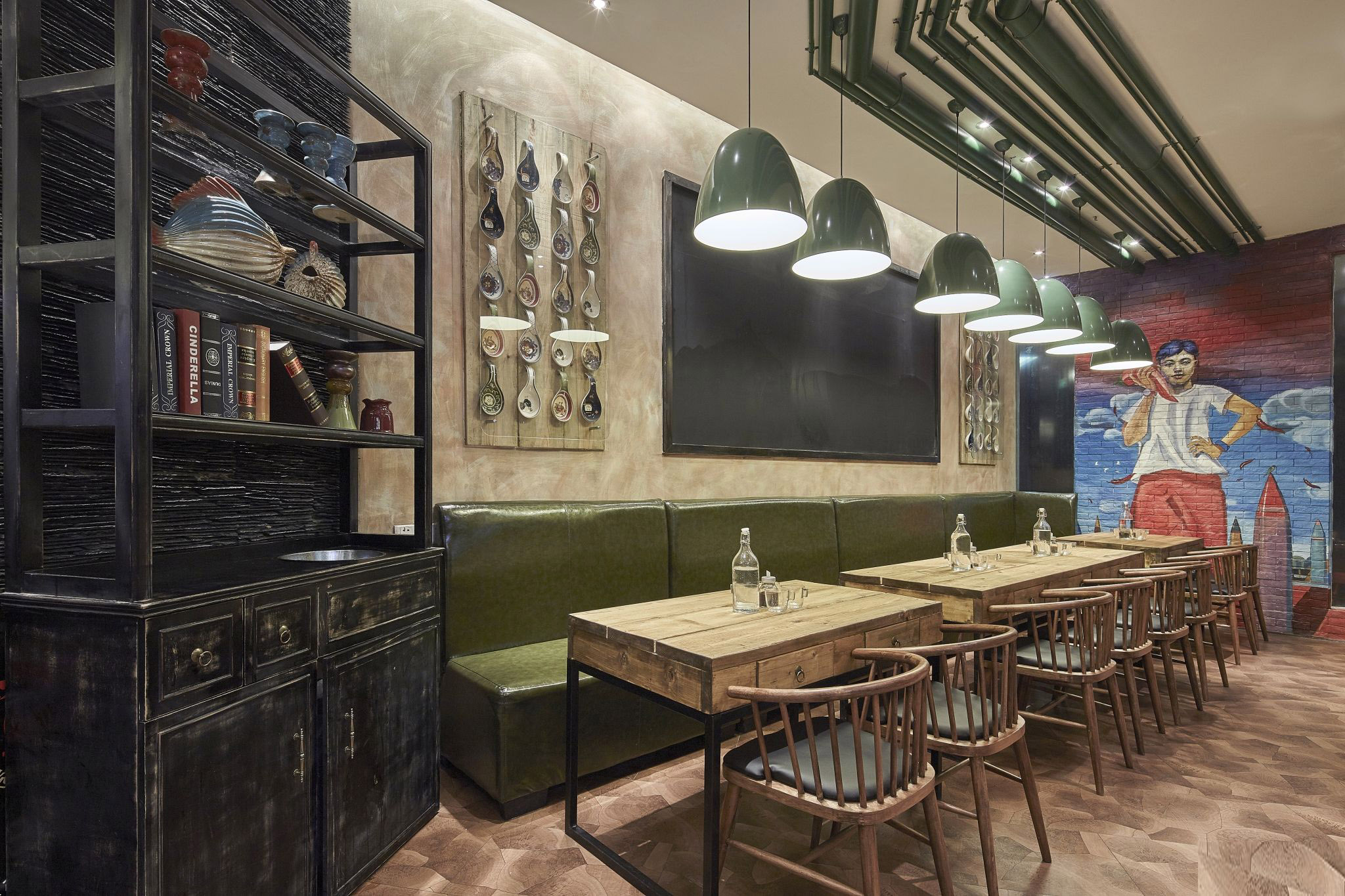 China Jinjiang danmian restaurant furniture_with drawers loft iron tables and wood arm round restaurant chairs