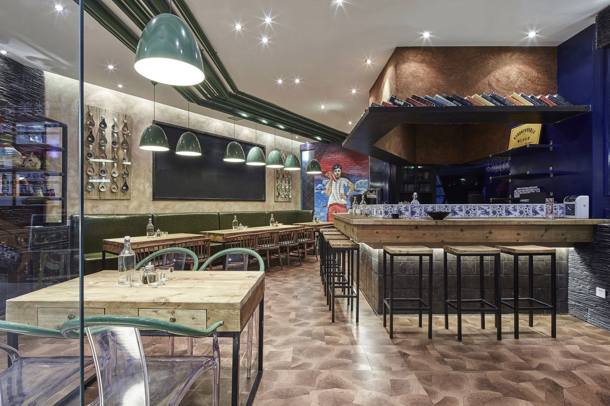 China Jinjiang danmian restaurant furniture_with drawers loft iron tables and wood arm round restaurant chairs