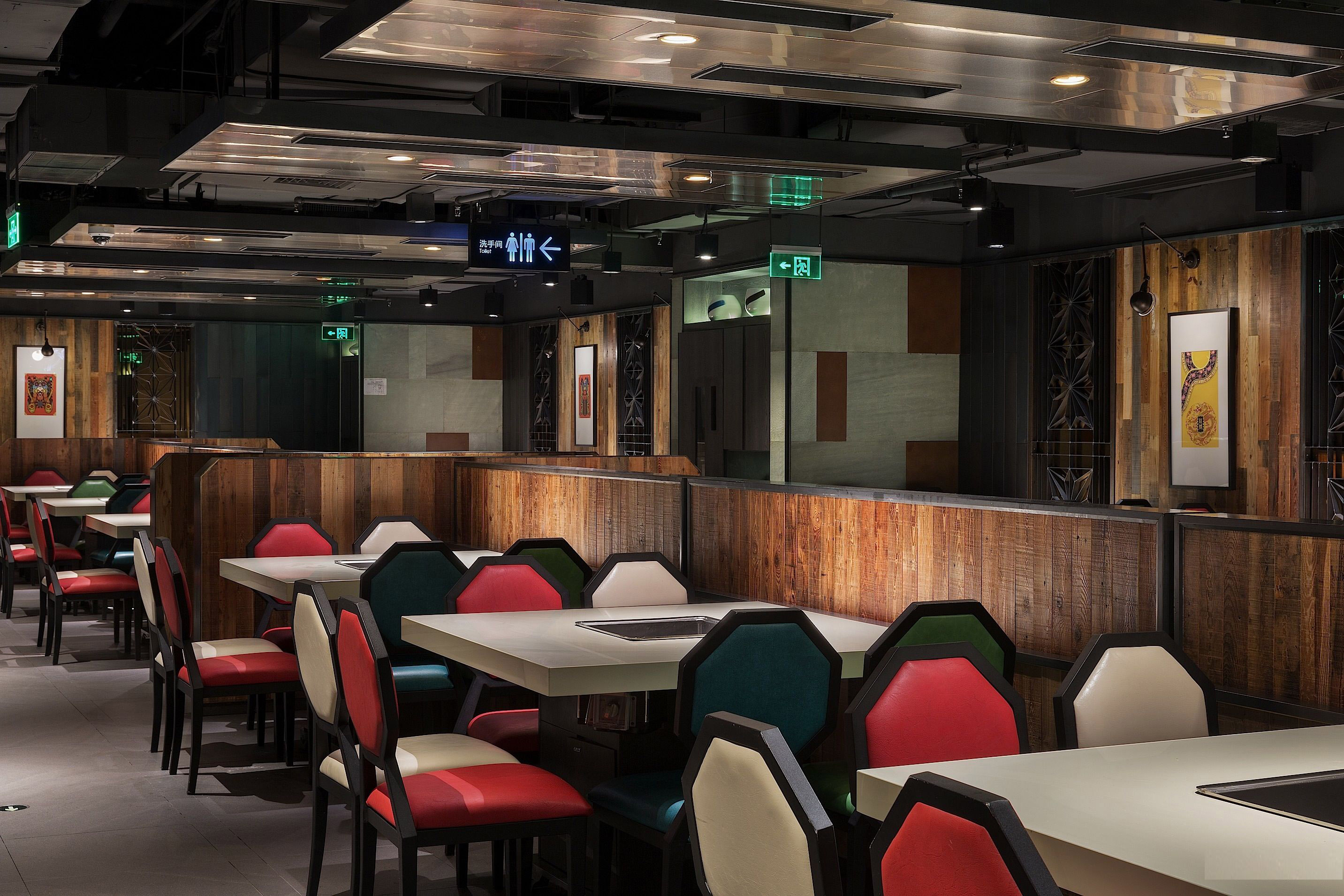 Hongkong Haidilao hot pot restaurant furniture_square smokeless hot pot table and colorful leather dining chairs set