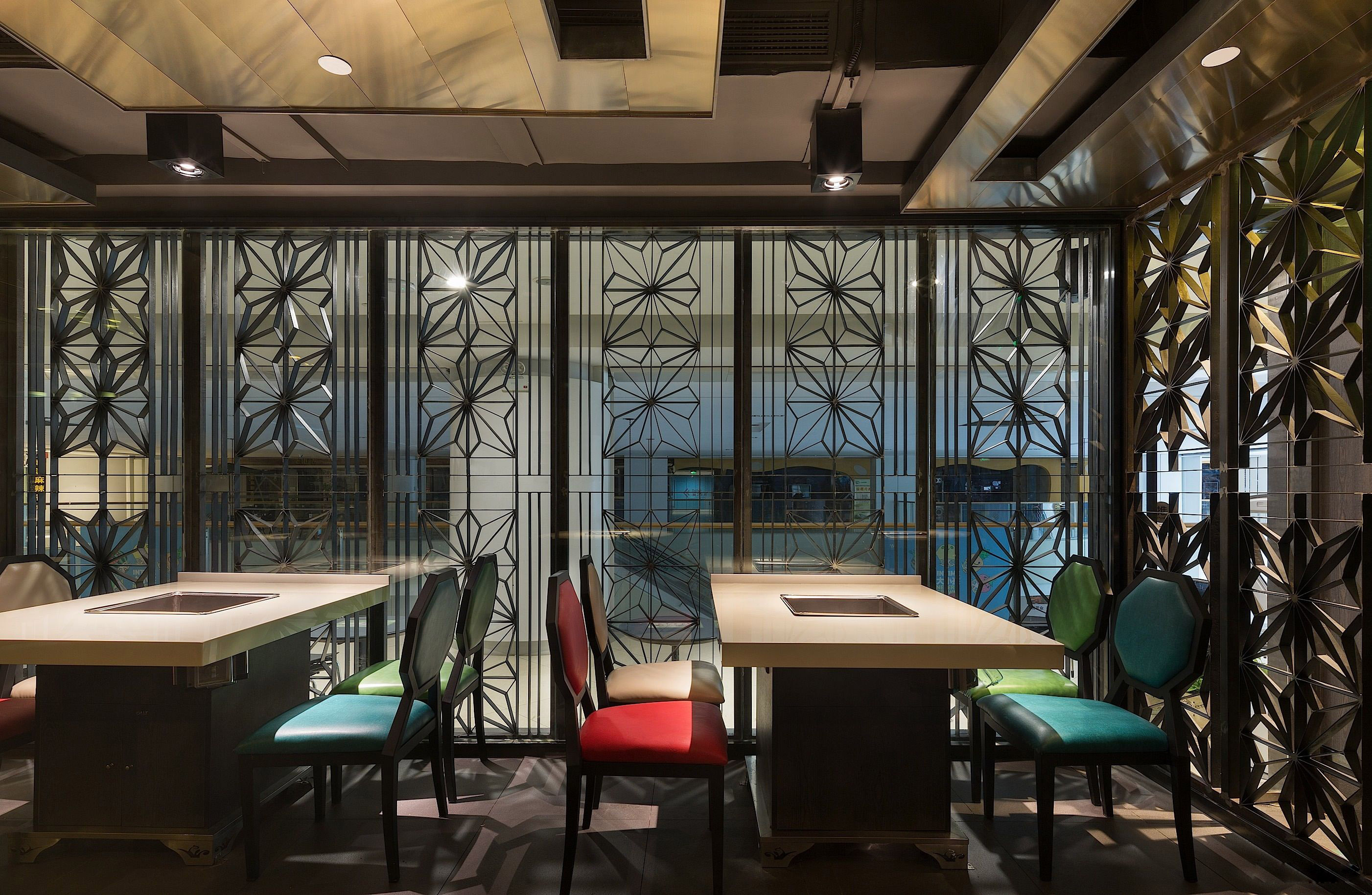 Hongkong Haidilao hot pot restaurant furniture_smokeless hot pot table and colorful leather dining chairs set