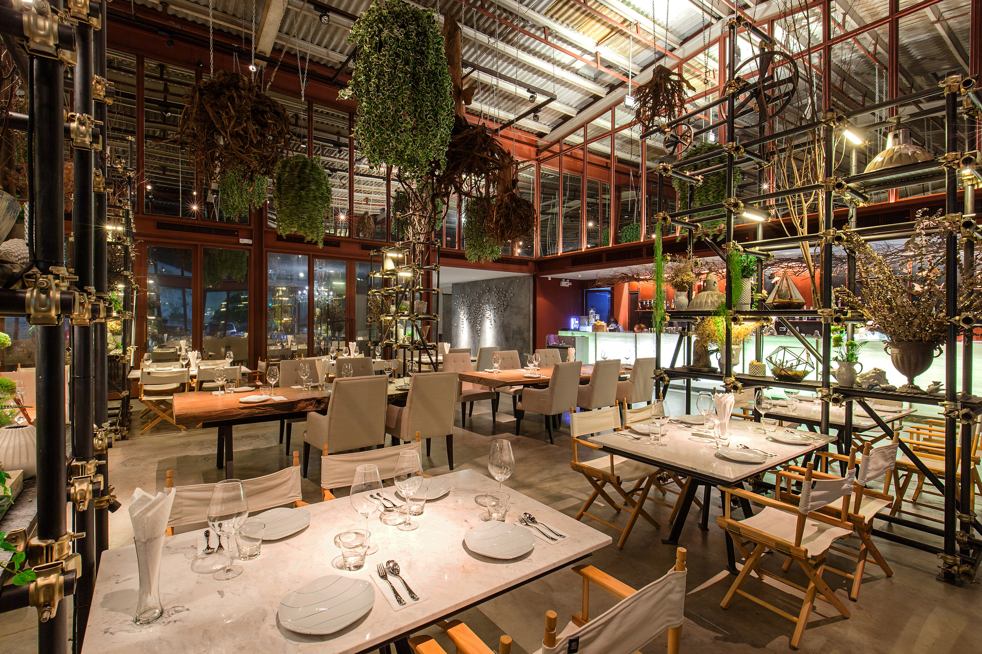 Tailand Bangkok Vivarium restaurant furniture_marble restaurant table and folded fabric arm dining chairs