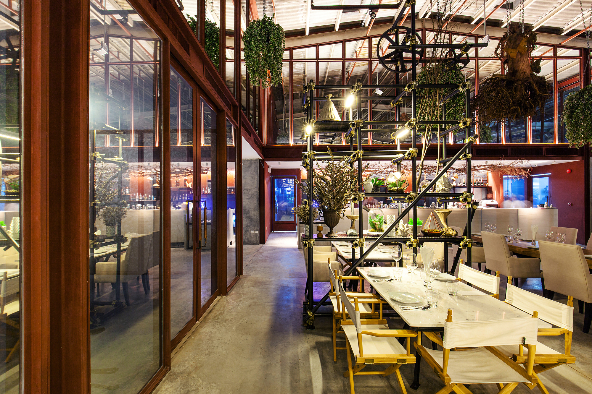 Tailand Bangkok Vivarium restaurant furniture_marble restaurant table and folded fabric arm dining chairs
